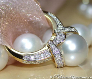 Gorgeous Collar Style Southsea Pearl Diamond Ring