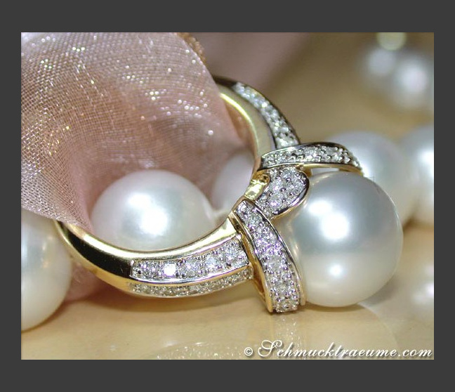 Gorgeous Collar Style Southsea Pearl Diamond Ring Gorgeous Collar Style Southsea Pearl Diamond Ring