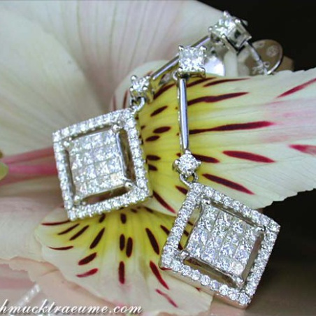 Extravagant Diamond Dangling Earrings (Square Style)