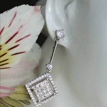 Extravagant Diamond Dangling Earrings (Square Style)