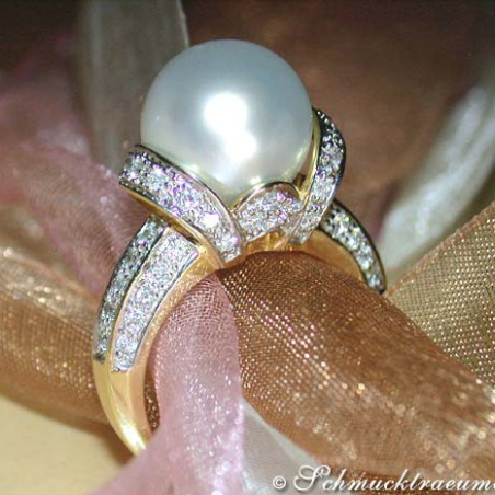 Südseeperle Brillanten Ring im Kragen Design