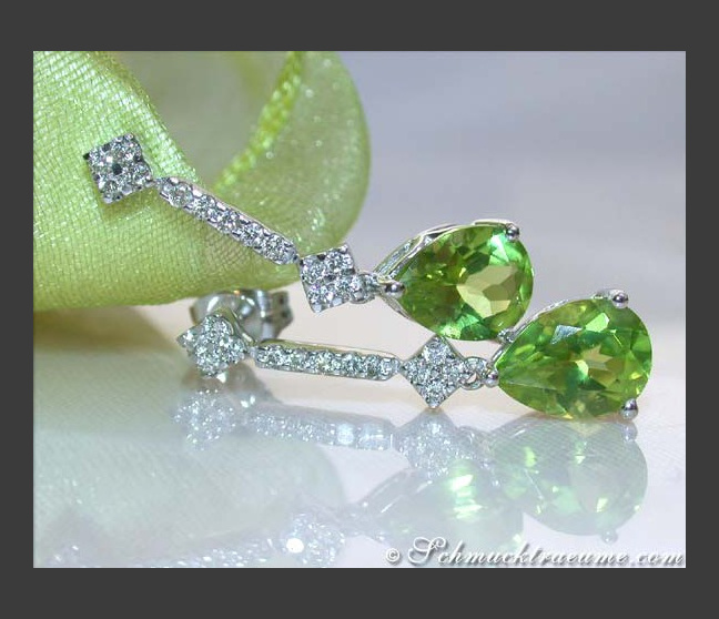 Timless Peridot Pear Earrings with Diamonds Timless Peridot Pear Earrings with Diamonds