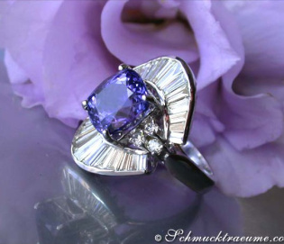Excellent Tanzanite Ring with Diamonds
