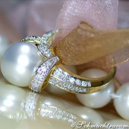 Südseeperle Brillanten Ring im Kragen Design