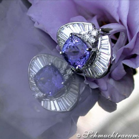 Excellent Tanzanite Ring with Diamonds