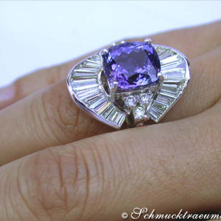 Excellent Tanzanite Ring with Diamonds