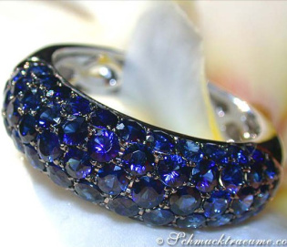 Noble Blue Sapphire Pavé Ring