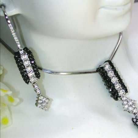 Ohrhänger mit schwarzen Diamanten