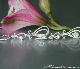 Beautiful Dangling Earrings with Diamonds (Illusion Design)