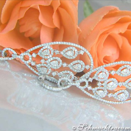 Noble Diamond Dangle Earrings with Pear Shaped Diamonds