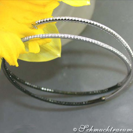 Creolen mit schwarzen Diamanten