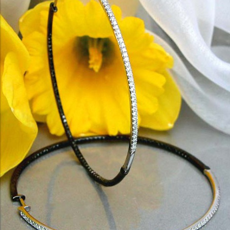 Creolen mit schwarzen Diamanten