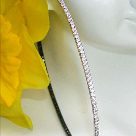 Creolen mit schwarzen Diamanten