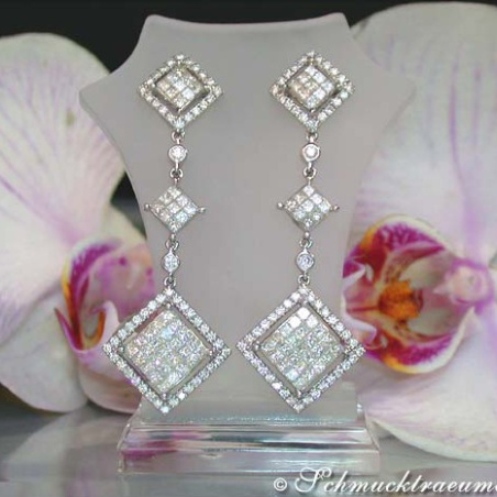 Exclusive Dangling Earrings with Princess Diamonds