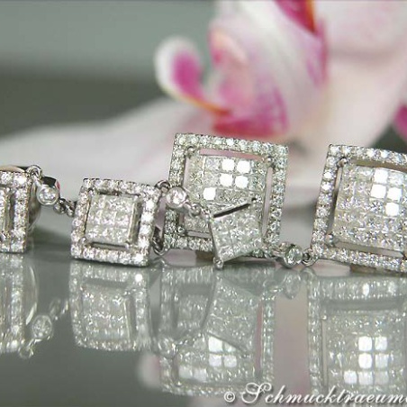 Exclusive Dangling Earrings with Princess Diamonds