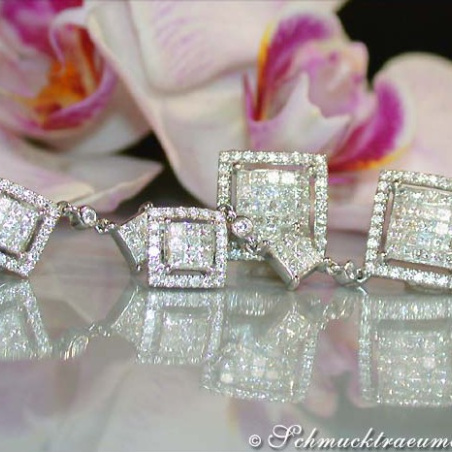 Exclusive Dangling Earrings with Princess Diamonds