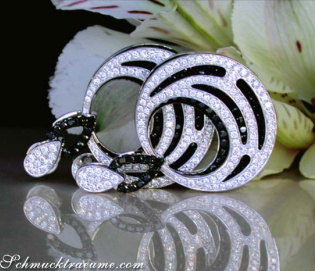 Luxurious Dangling Earrings with Black & White Diamonds