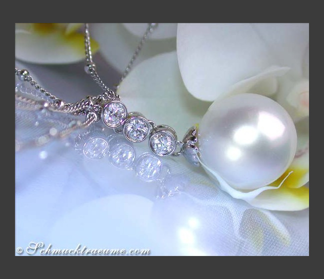Wonderful Southsea Pearl Necklace with Diamonds Wonderful Southsea Pearl Necklace with Diamonds