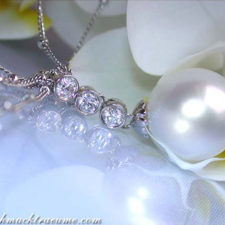 Wonderful Southsea Pearl Necklace with Diamonds