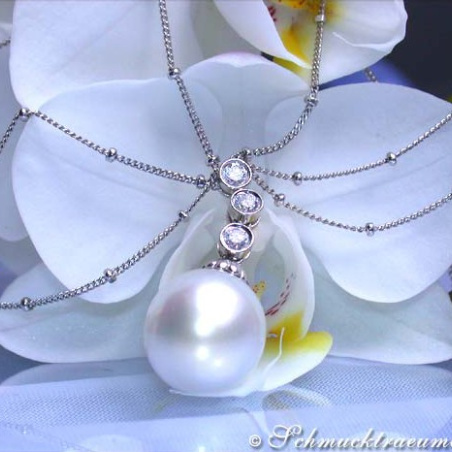 Wonderful Southsea Pearl Necklace with Diamonds