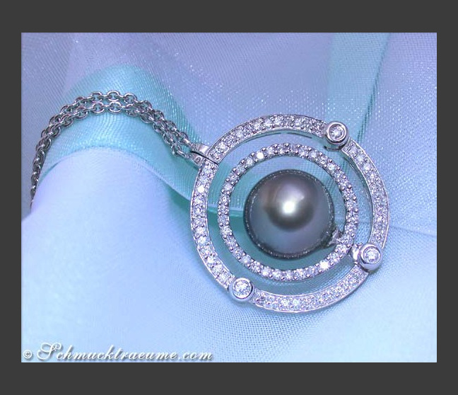 Versatile Tahitian Pearl Necklace with Diamonds Versatile Tahitian Pearl Necklace with Diamonds