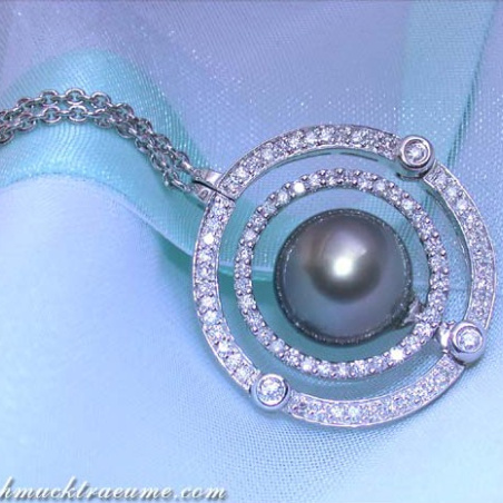 Versatile Tahitian Pearl Necklace with Diamonds
