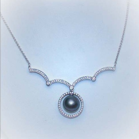 Versatile Tahitian Pearl Necklace with Diamonds