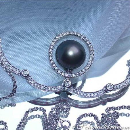 Versatile Tahitian Pearl Necklace with Diamonds