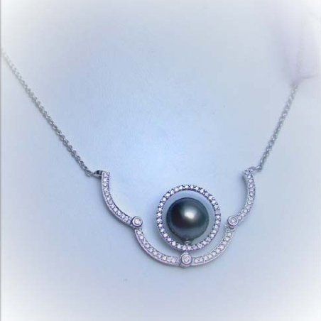 Versatile Tahitian Pearl Necklace with Diamonds