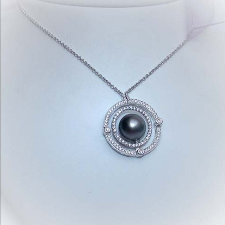 Versatile Tahitian Pearl Necklace with Diamonds