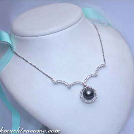 Versatile Tahitian Pearl Necklace with Diamonds