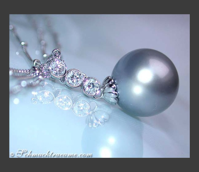 Wonderful Tahitian Pearl Necklace with Diamonds Wonderful Tahitian Pearl Necklace with Diamonds