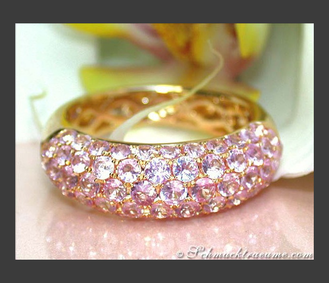 Elegant Pink Sapphire Pavé Ring Elegant Pink Sapphire Pavé Ring