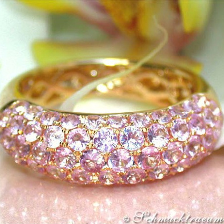 Edler Rosa Saphir Pavé Ring in Gelbgold 585