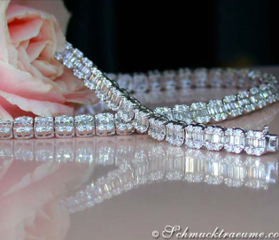 Exclusive Diamond Necklace (14.50 ct.)