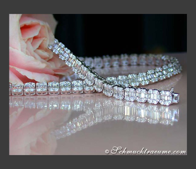 Exclusive Diamond Necklace (14.50 ct.) Exclusive Diamond Necklace (14.50 ct.)
