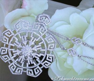 Spectacular Diamond Necklace in a Flamboyant Design