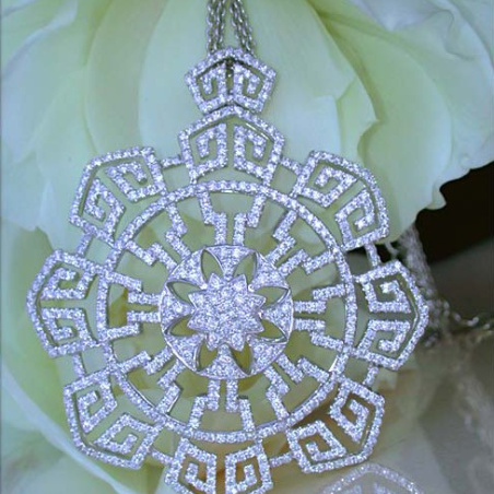 Spectacular Diamond Necklace in a Flamboyant Design
