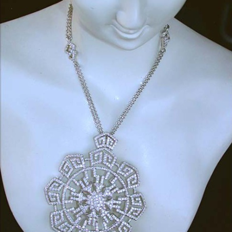 Spectacular Diamond Necklace in a Flamboyant Design