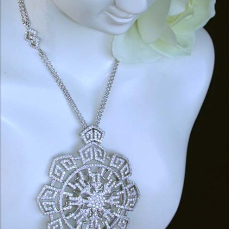 Spectacular Diamond Necklace in a Flamboyant Design