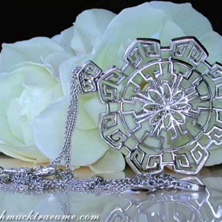 Spectacular Diamond Necklace in a Flamboyant Design