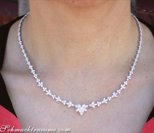 High-end Flower Design Diamond Necklace