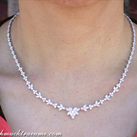 High-end Flower Design Diamond Necklace