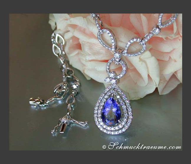 Beautiful Tanzanite Necklace with Diamonds Beautiful Tanzanite Necklace with Diamonds