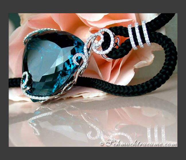 Exquisite Bluetopaz Necklace with Diamonds Exquisite Bluetopaz Necklace with Diamonds