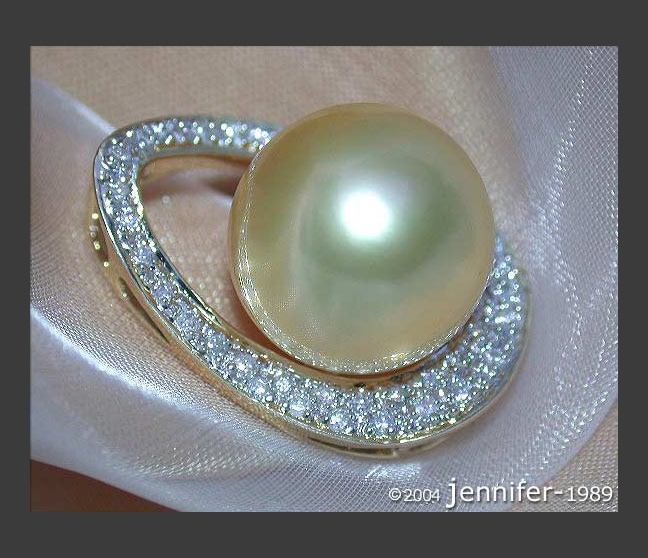 Golden Southsea Pearl Pendant with Diamonds (Mikimoto Design) Golden Southsea Pearl Pendant with Diamonds (Mikimoto Design)