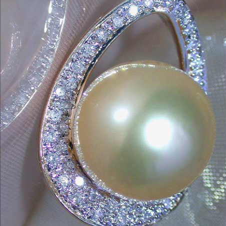 Golden Southsea Pearl Pendant with Diamonds (Mikimoto Design)