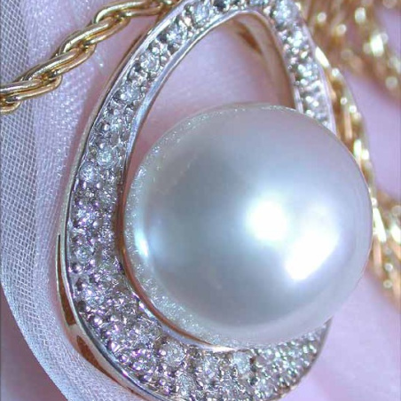 Attractive Mikimoto Style Southsea Pearl Pendant