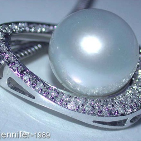 Pretty Southsea Pearl Pendant with Diamonds (Mikimoto Design)