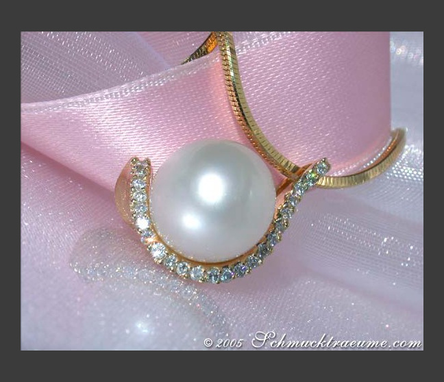 Elegant Southsea Pearl Pendant with Diamond Collar Elegant Southsea Pearl Pendant with Diamond Collar